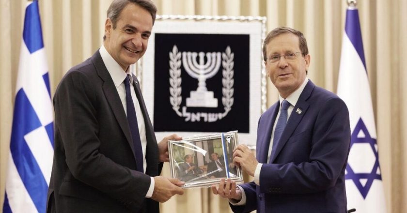 Κ. Μητσοτάκης: Η φωτογραφία – έκπληξη που δώρισε στον πρωθυπουργό ο πρόεδρος του Ισραήλ